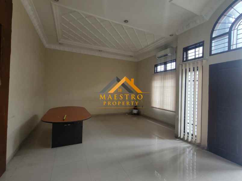 dijual villa komplek cemara asri medan