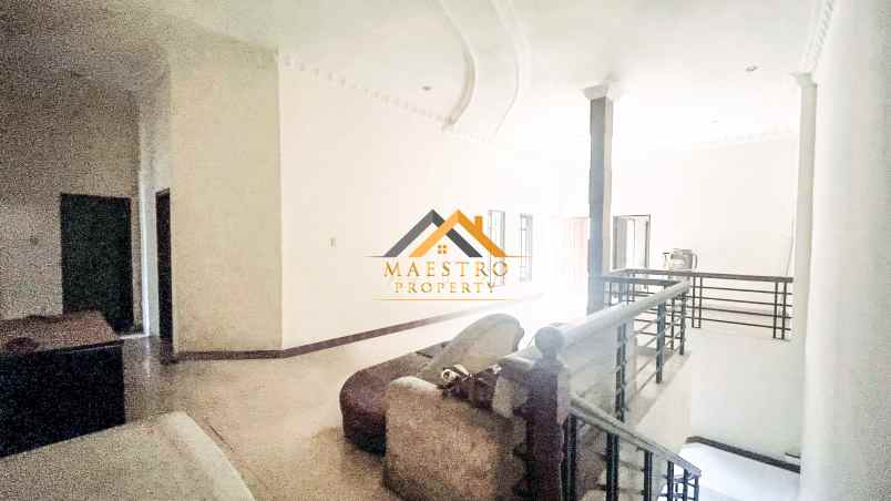 dijual villa komplek cemara asri medan