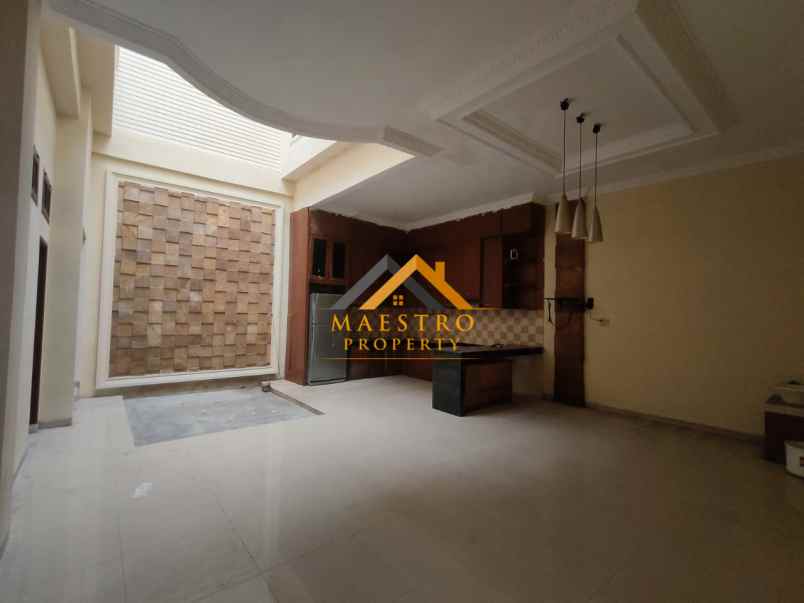 dijual villa komplek cemara asri medan