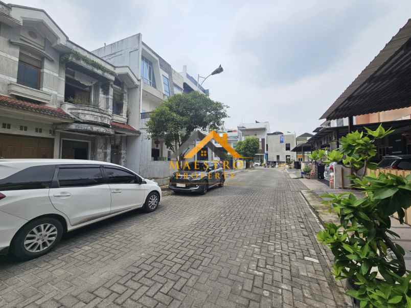 dijual villa komplek mutiara residence