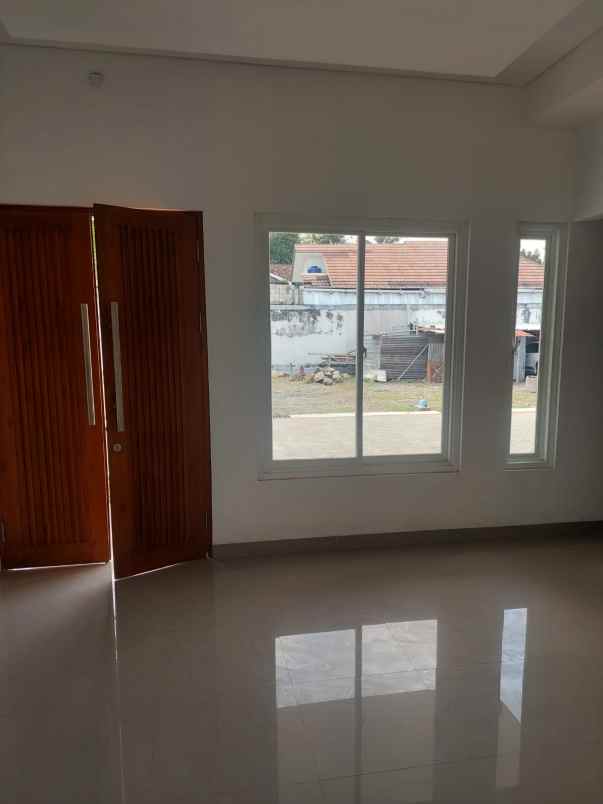 dijual villa losari sukoharjo kec