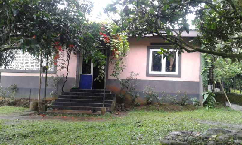 dijual villa sukalarang