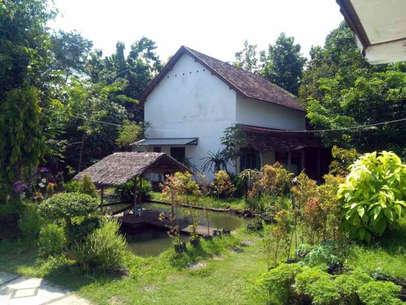 dijual villa tawangrejo