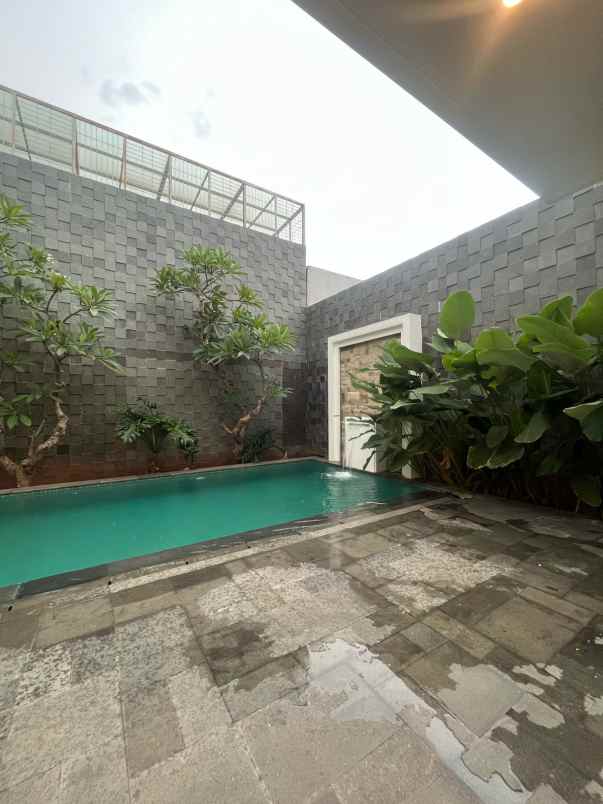 disewakan rumah cluster emerald mansion lippo cikarang