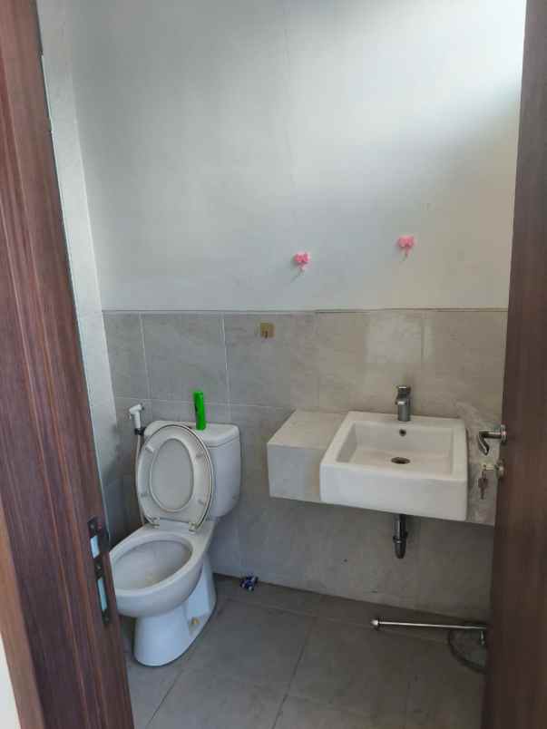 disewakan rumah graha natura