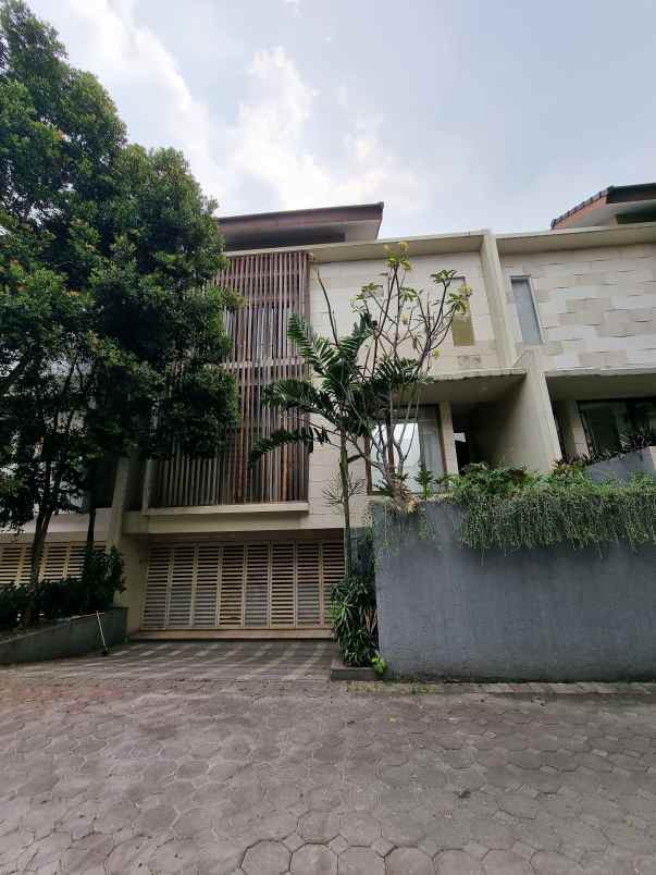 disewakan rumah kemang dalam compound