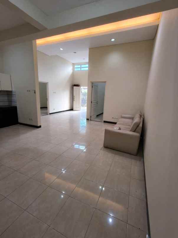 disewakan rumah klampis semolo barat