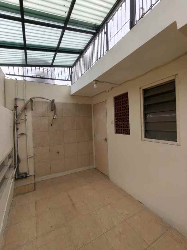 disewakan rumah klampis semolo barat