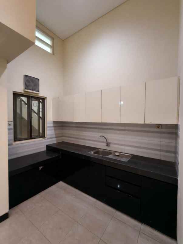 disewakan rumah klampis semolo barat