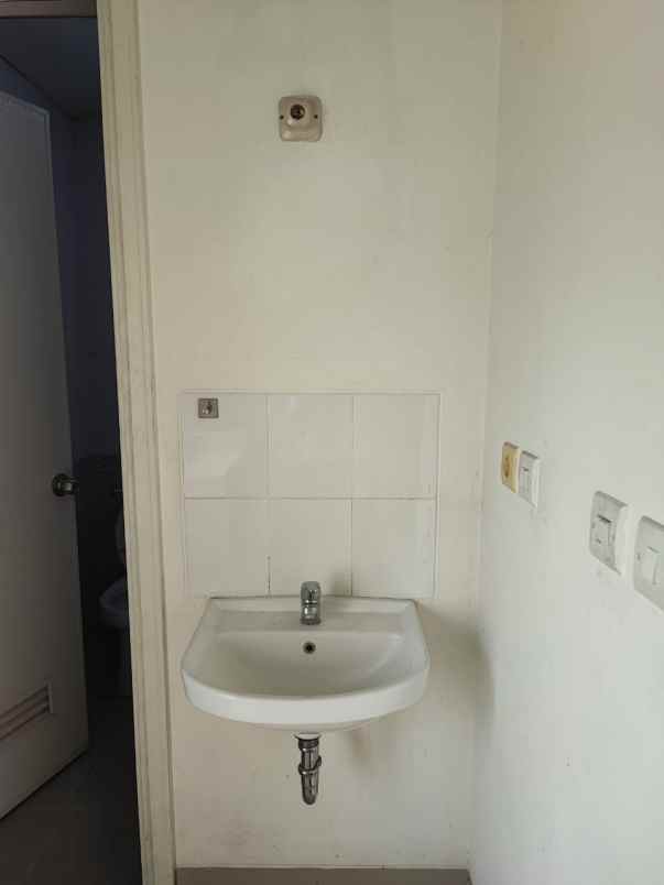 disewakan rumah suvarna sutera pasar kemis