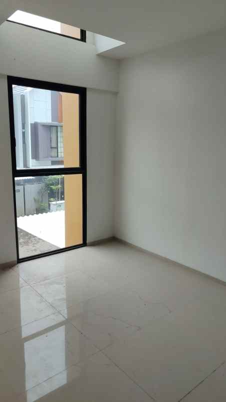 eastern park pakuwon city surabaya timur min 2 tahun