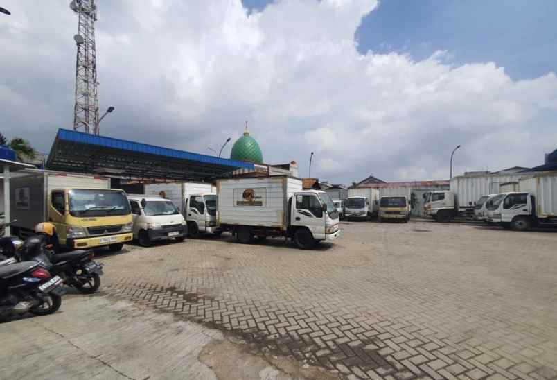 gudang dan kantor pinggir jalan di raya bekasi cakung
