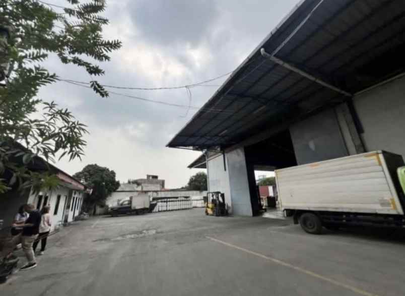 gudang murah pinggir jalan di jurumudi baru tangerang