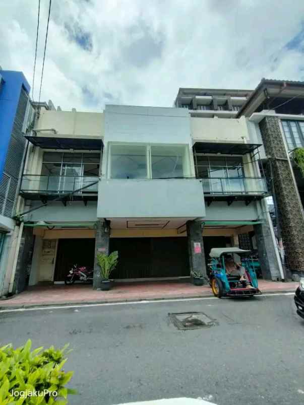 jual bangunan 3 lantai di jl mangkubumi yogyakarta