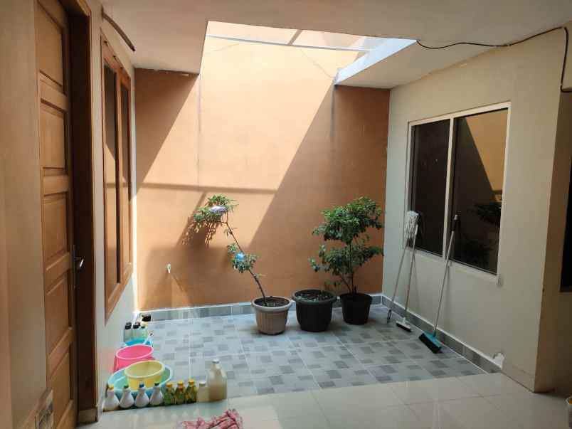 jual rumah 2 lantai taman semanan indah jak bar