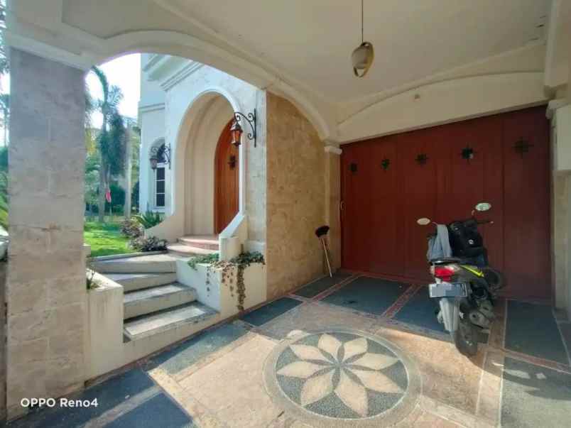 jual rumah mewah 2 lantai perum casa grande sleman