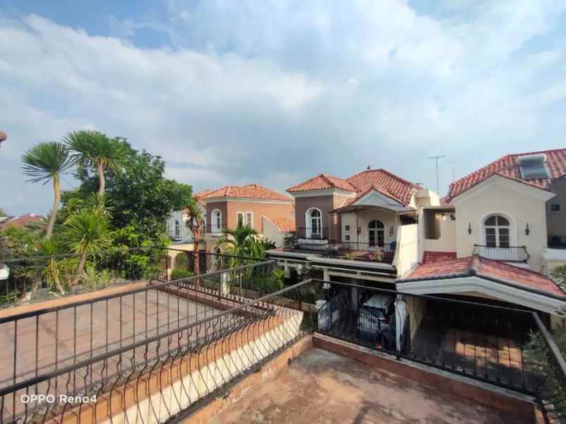 jual rumah mewah 2 lantai perum casa grande sleman