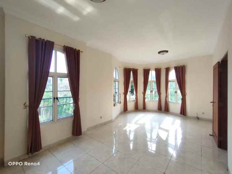 jual rumah mewah 2 lantai perum casa grande sleman