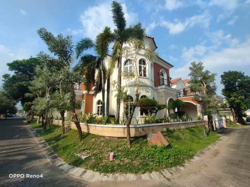 jual rumah mewah 2 lantai perum casa grande sleman