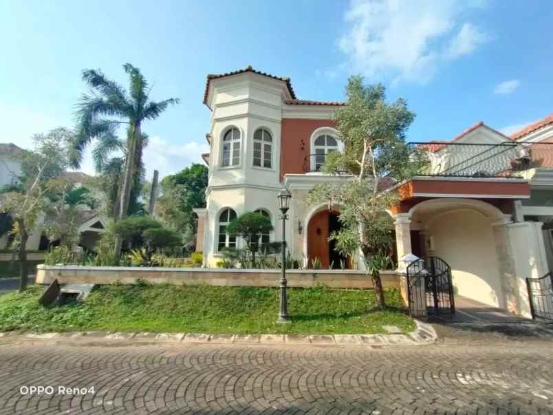 jual rumah mewah 2 lantai perum casa grande sleman