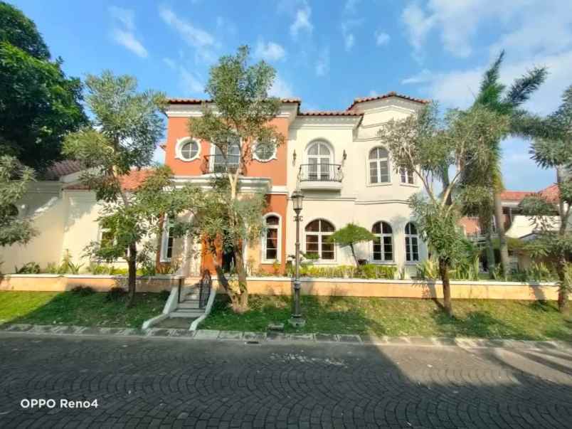 jual rumah mewah 2 lantai perum casa grande sleman