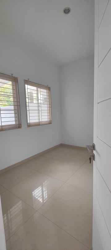 jual rumah semi furnished grisenda pik