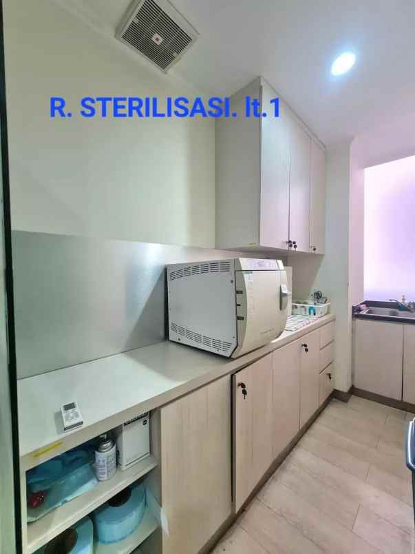 properti klinik kecantikan dijual 25m