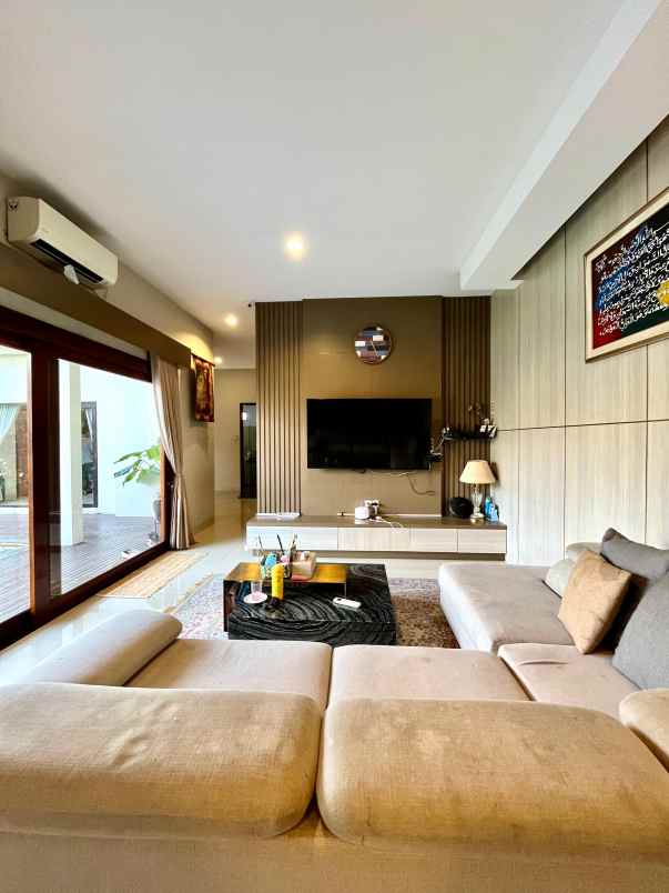 punya 9 mobil carport rumah ini muat semua