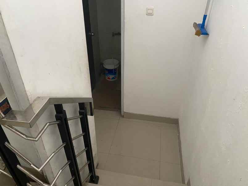 ruko di jalan jaya wijaya mojosongo solo