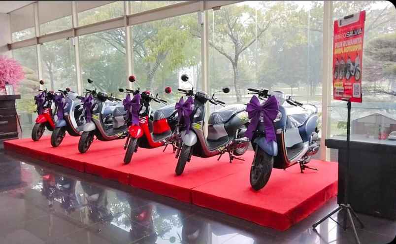 rumah 2 lantai bonus motor scoopy bawa langsung