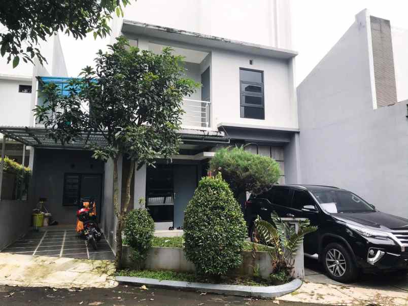 rumah 2 lantai ciwaruga dekat sarijadi