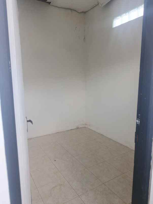 rumah 2 lantai cuma rp360 juta bisa disewa
