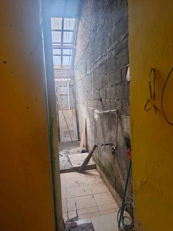 rumah 2 lantai cuma rp360 juta bisa disewa