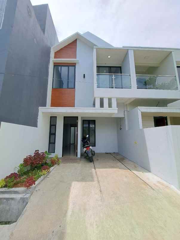 rumah 2 lantai murrah premium dikawasan bisnis ciracas