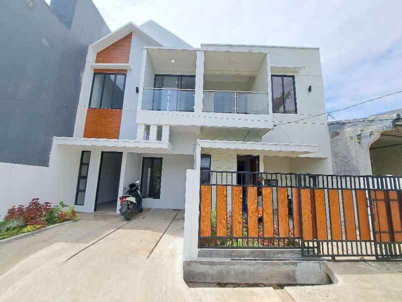 rumah 2 lantai murrah premium dikawasan bisnis ciracas