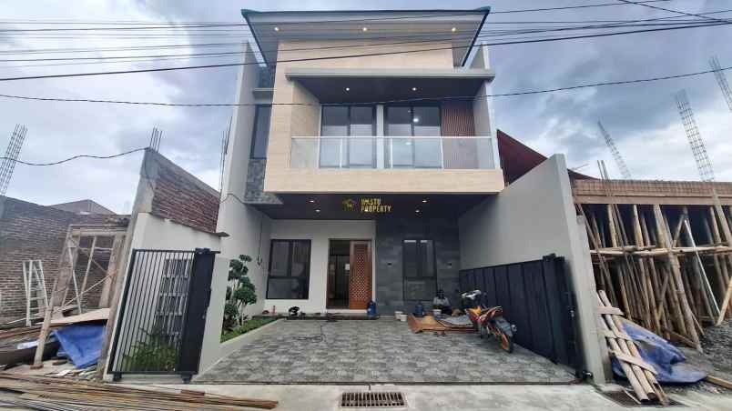 rumah 2 lantai siap huni 5 menit ke sleman city hall