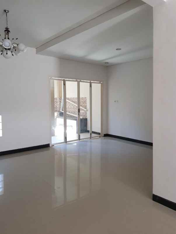 rumah 2 lantai siap huni di babatan pantai