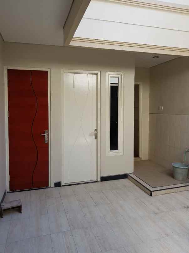 rumah 2 lantai siap huni di babatan pantai