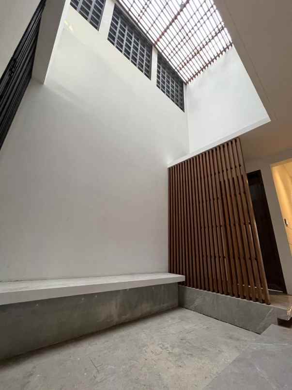 rumah 4 lantai di kawasan premium jakarta selatan