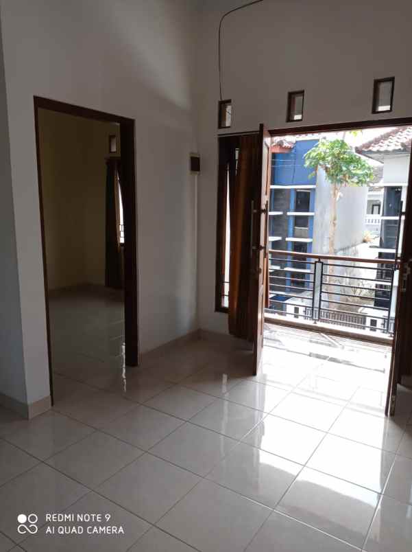 rumah bagus 5 kamar tidur disewakan dekat jalan solo