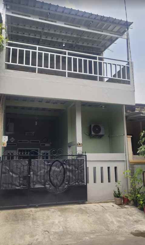 rumah bangunan baru 2 lantai