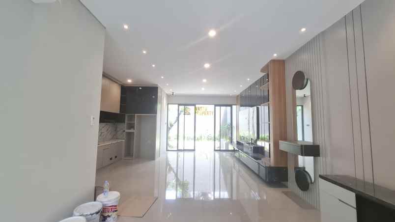 rumah baru 2 lantai 8 menit bandara adi sucipto