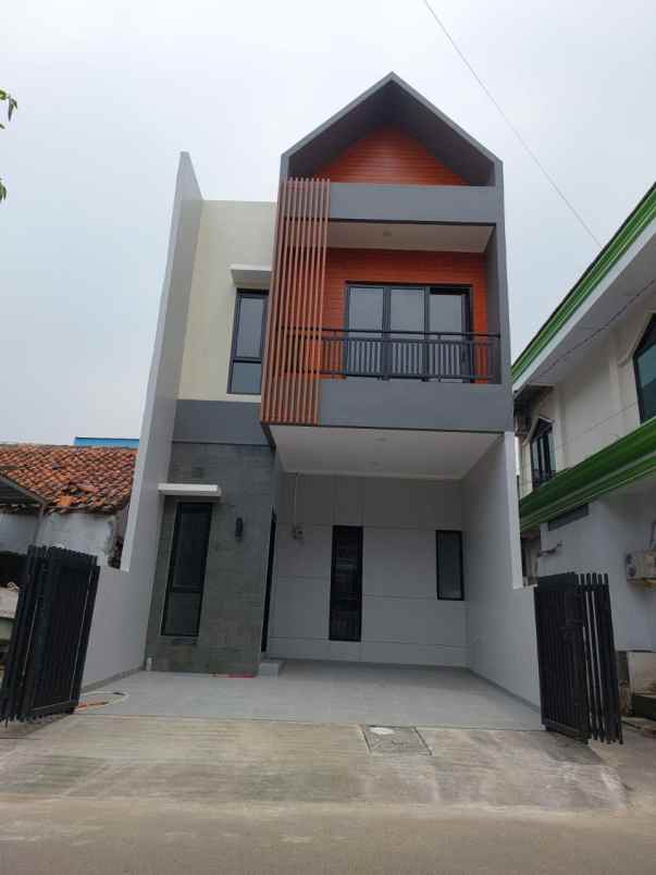 rumah baru 2 lantai di pondok kelapa jakarta timur