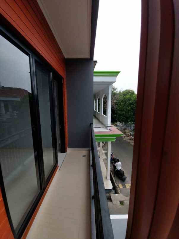 rumah baru 2 lantai di pondok kelapa jakarta timur