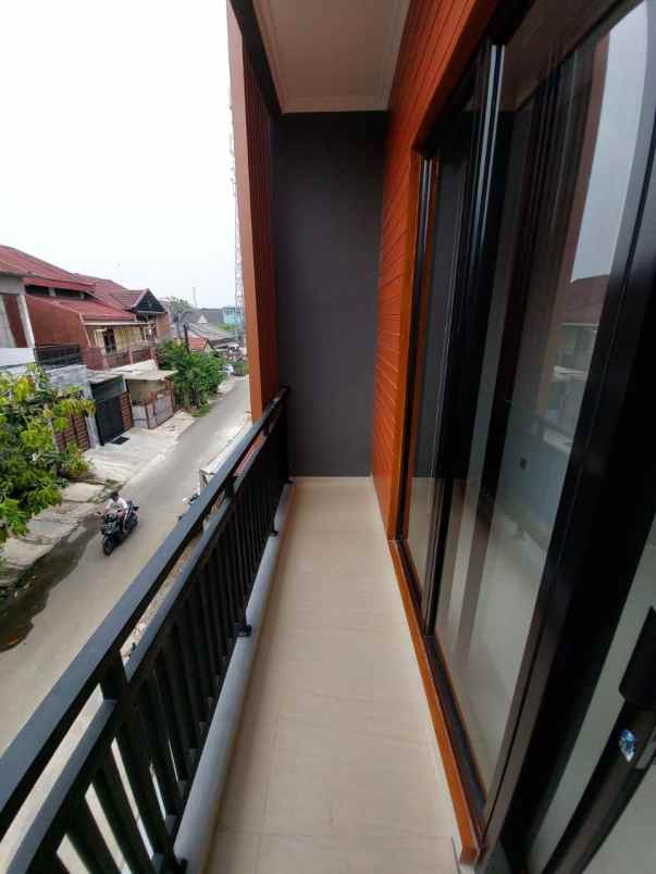 rumah baru 2 lantai di pondok kelapa jakarta timur