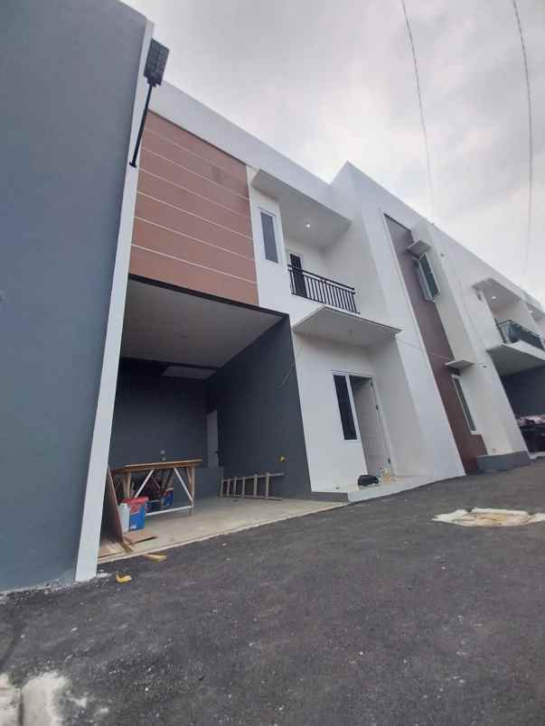 rumah baru 2 lantai siap huni di ciracas jakarta timur