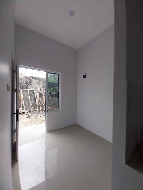rumah baru 2 lantai siap huni di ciracas jakarta timur