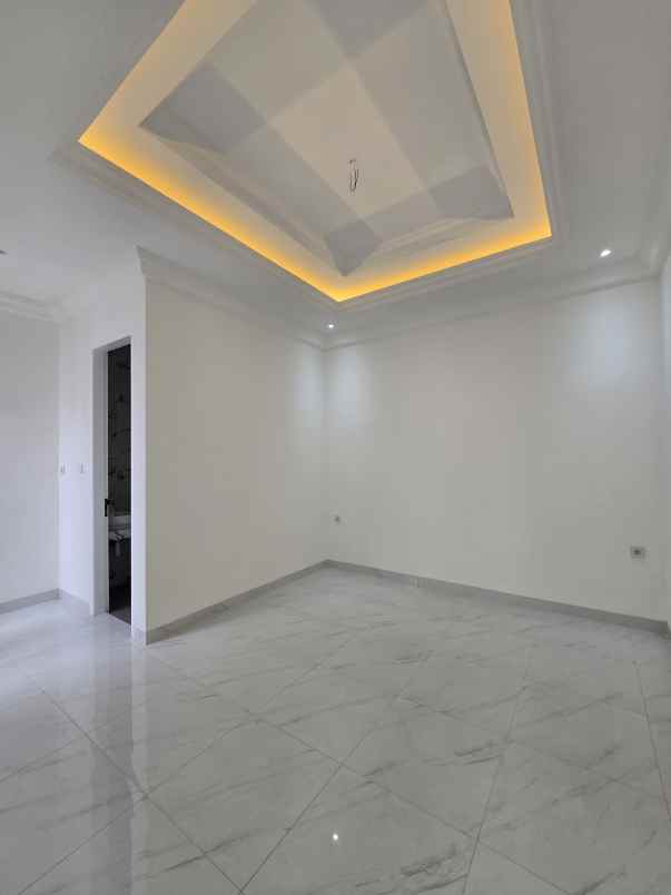 rumah baru dalam cluster di pondok bambu jaktim