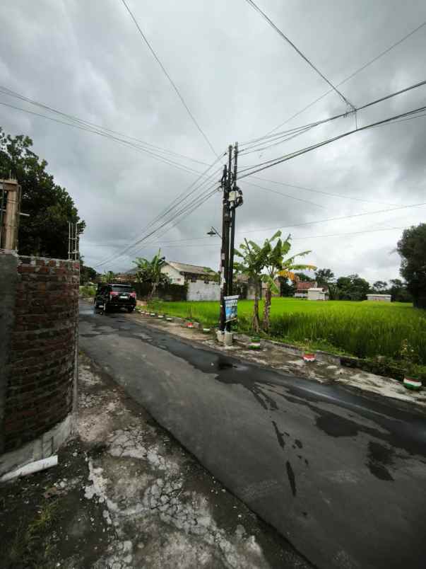 rumah baru dekat pasar cebongan dan view sawah