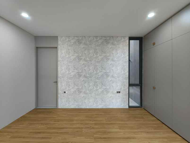 rumah baru hook semi furnished taman ratu jak bar